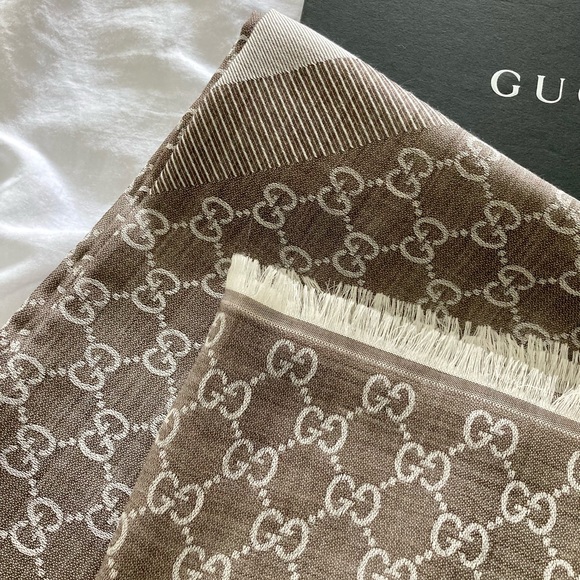 NWT Gucci GG taupe/beige wool & silk scarf - Picture 2 of 10
